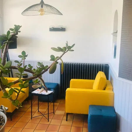 A La Maison Restaurant Hotel